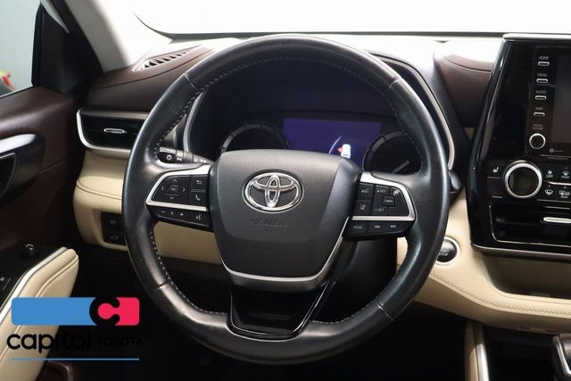Certified 2021 Toyota Highlander XLE AWD/4WD image 16