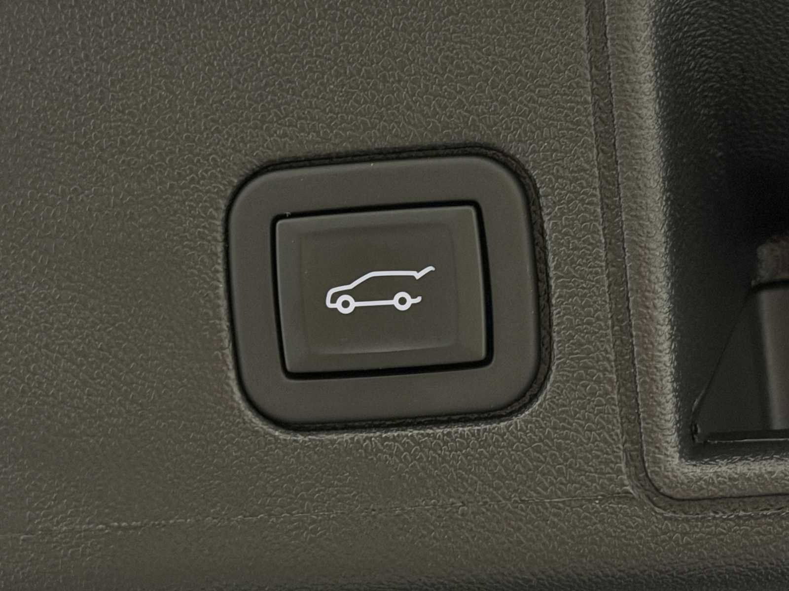 Used 2024 GMC Terrain SLT w/ Tech Package AWD/4WD image 17