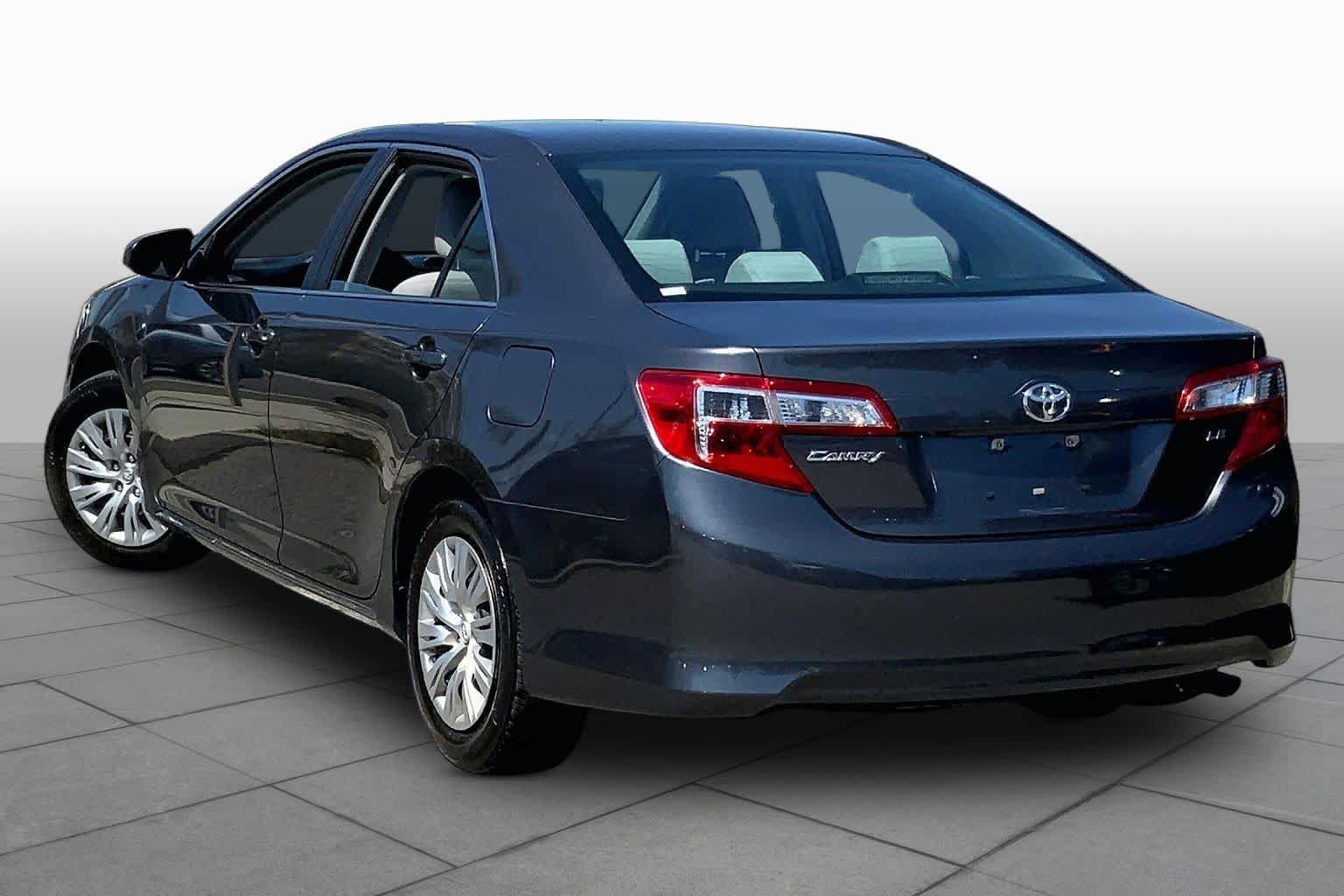Used 2014 Toyota Camry LE FWD image 11