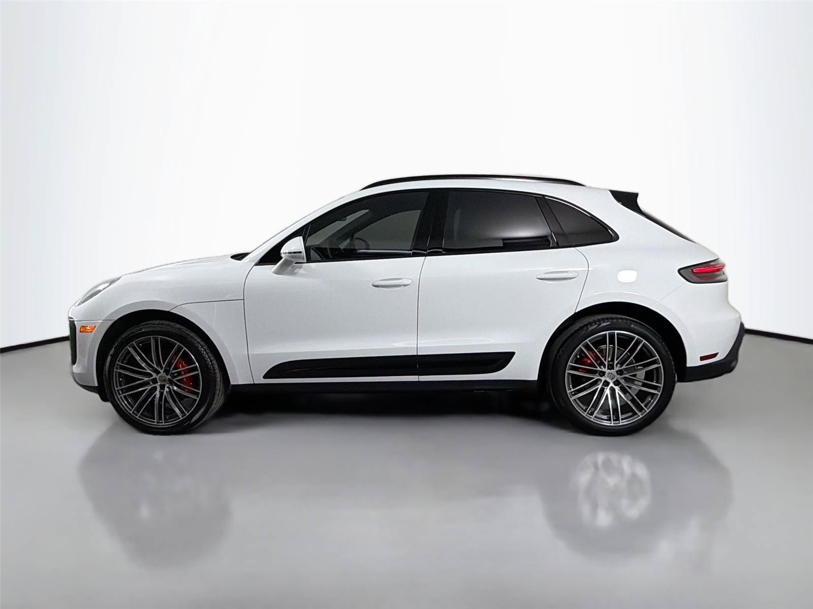 Certified 2025 Porsche Macan S AWD/4WD image 2