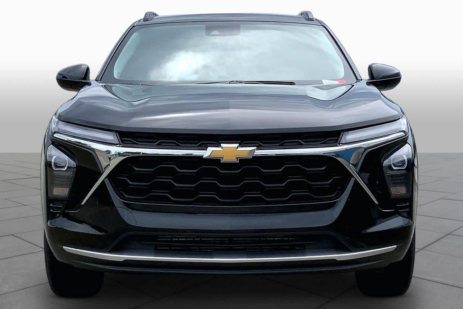 Used 2025 Chevrolet Trax LT FWD image 4