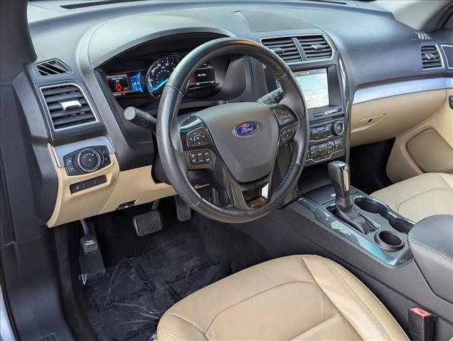 Used 2017 Ford Explorer XLT w/ Equipment Group 202A image 10