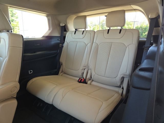 Used 2022 Jeep Grand Cherokee L Limited w/ Luxury Tech Group II image 30