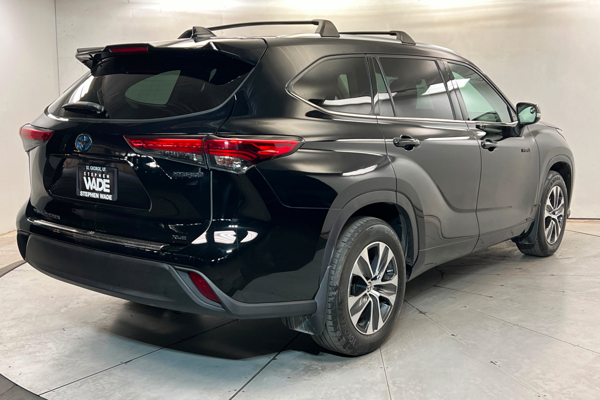 Certified 2021 Toyota Highlander XLE AWD/4WD image 6