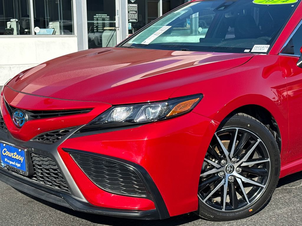 Used 2024 Toyota Camry SE w/ Audio Upgrade Package image 3