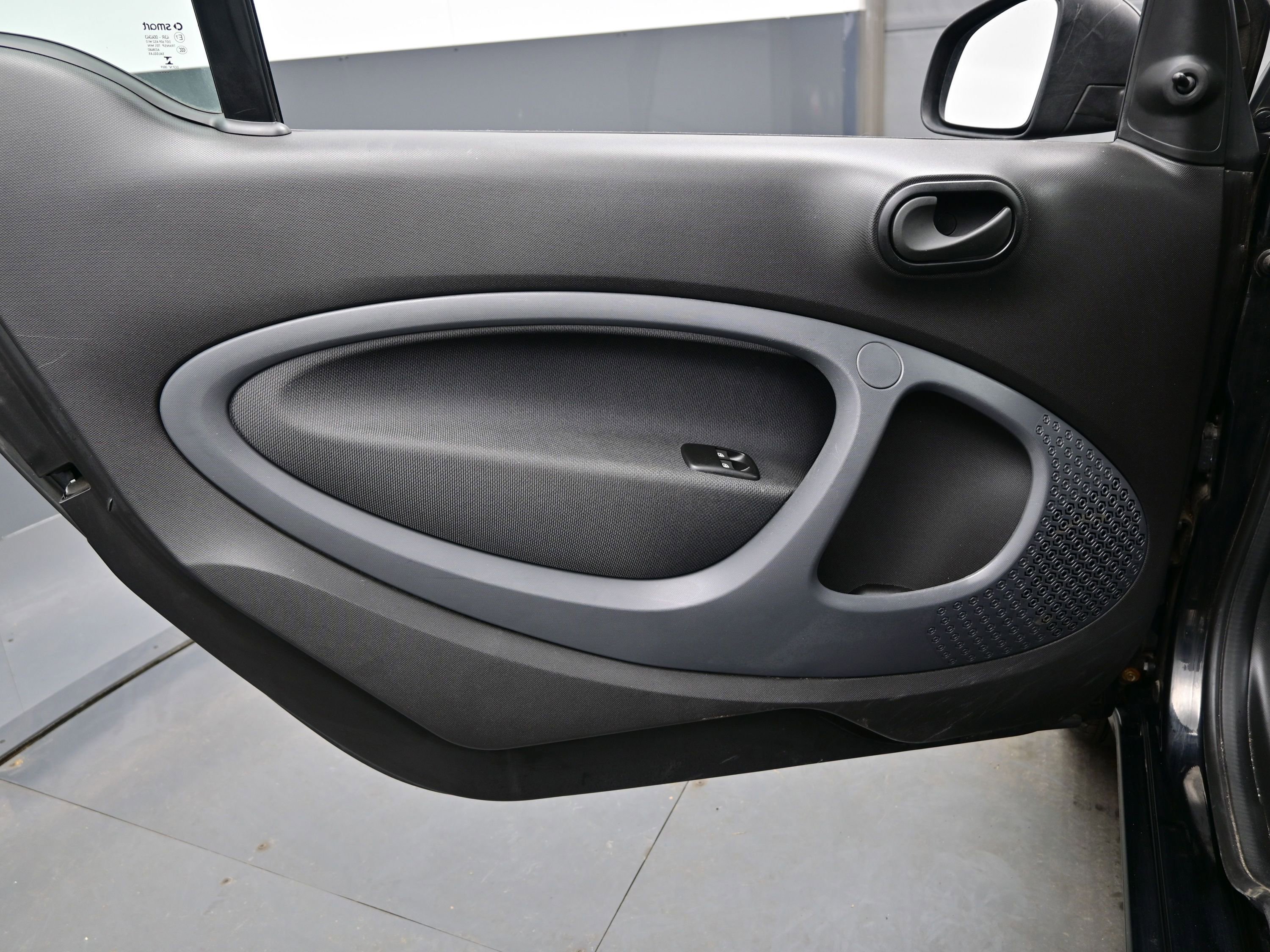 Used 2016 smart fortwo passion image 9