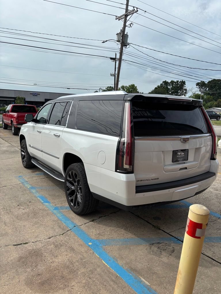 Used 2020 Cadillac Escalade ESV Premium Luxury AWD/4WD image 7