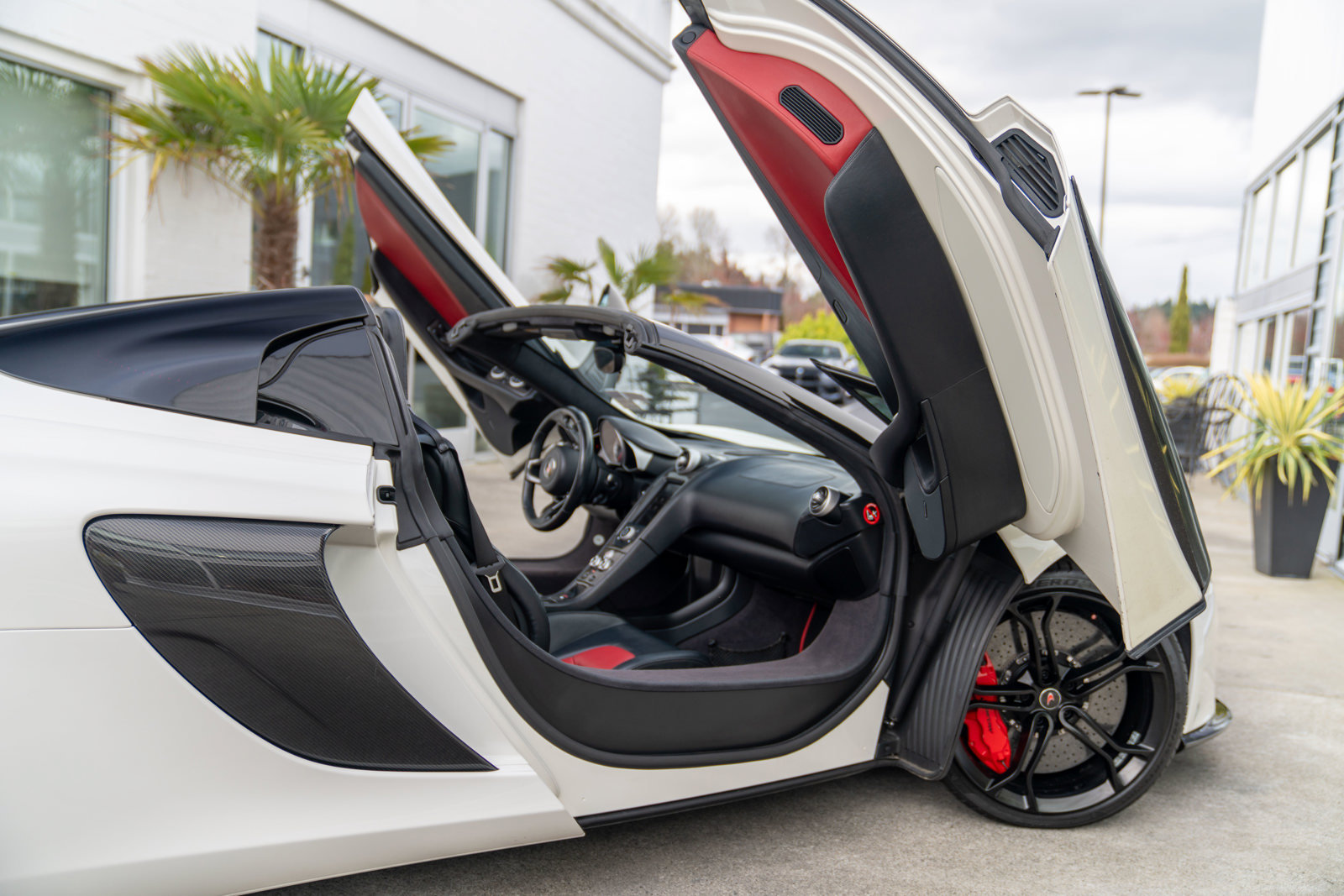 Used 2016 McLaren 650S Spider RWD image 13
