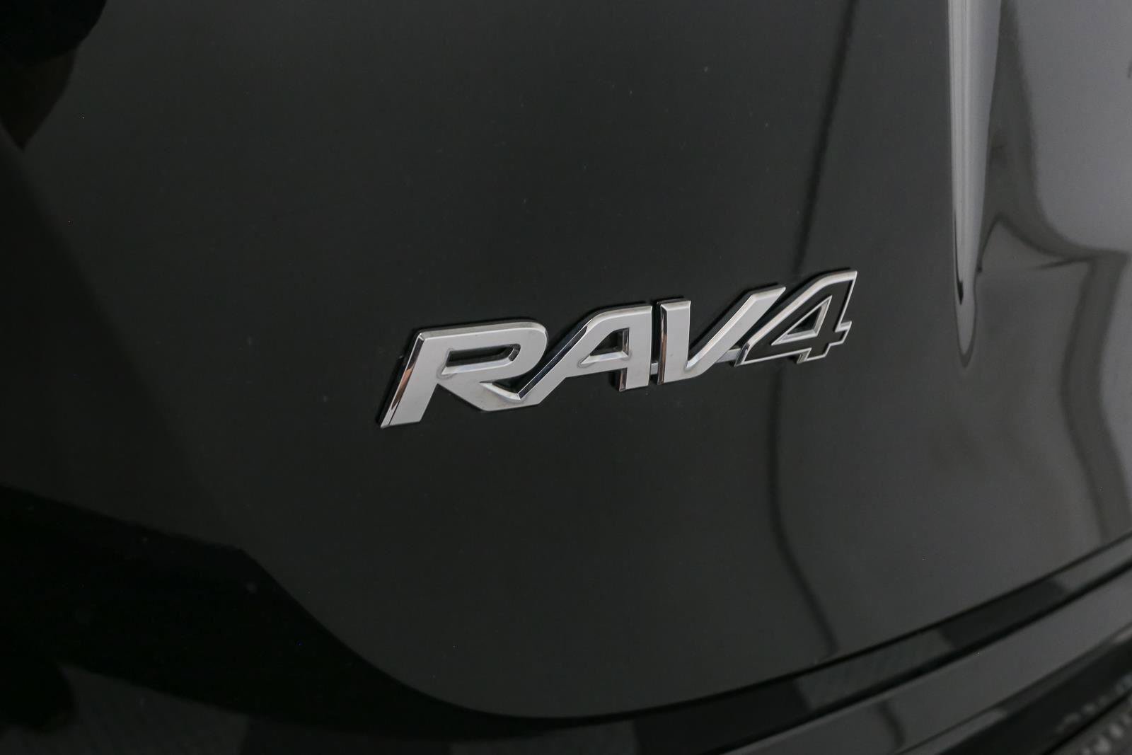 Used 2018 Toyota RAV4 Limited w/ Advanced Technology Package AWD/4WD image 10