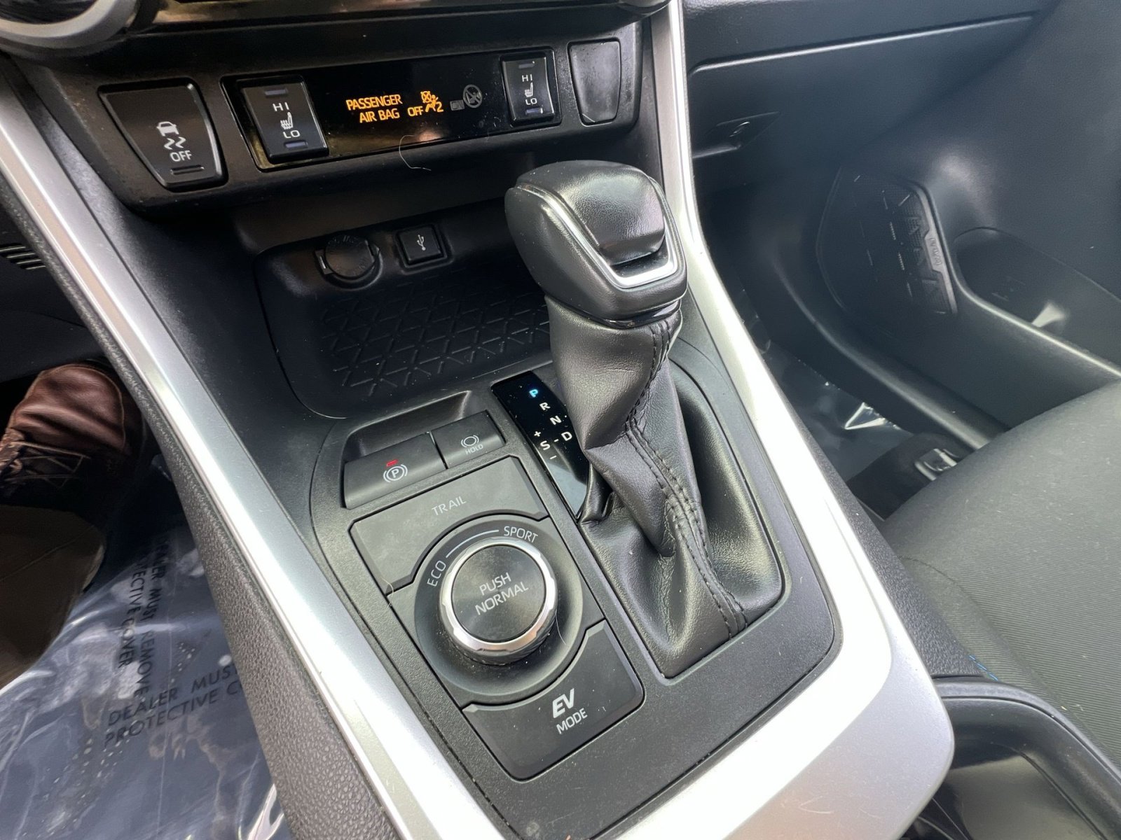 Used 2022 Toyota RAV4 SE w/ Convenience Package image 21