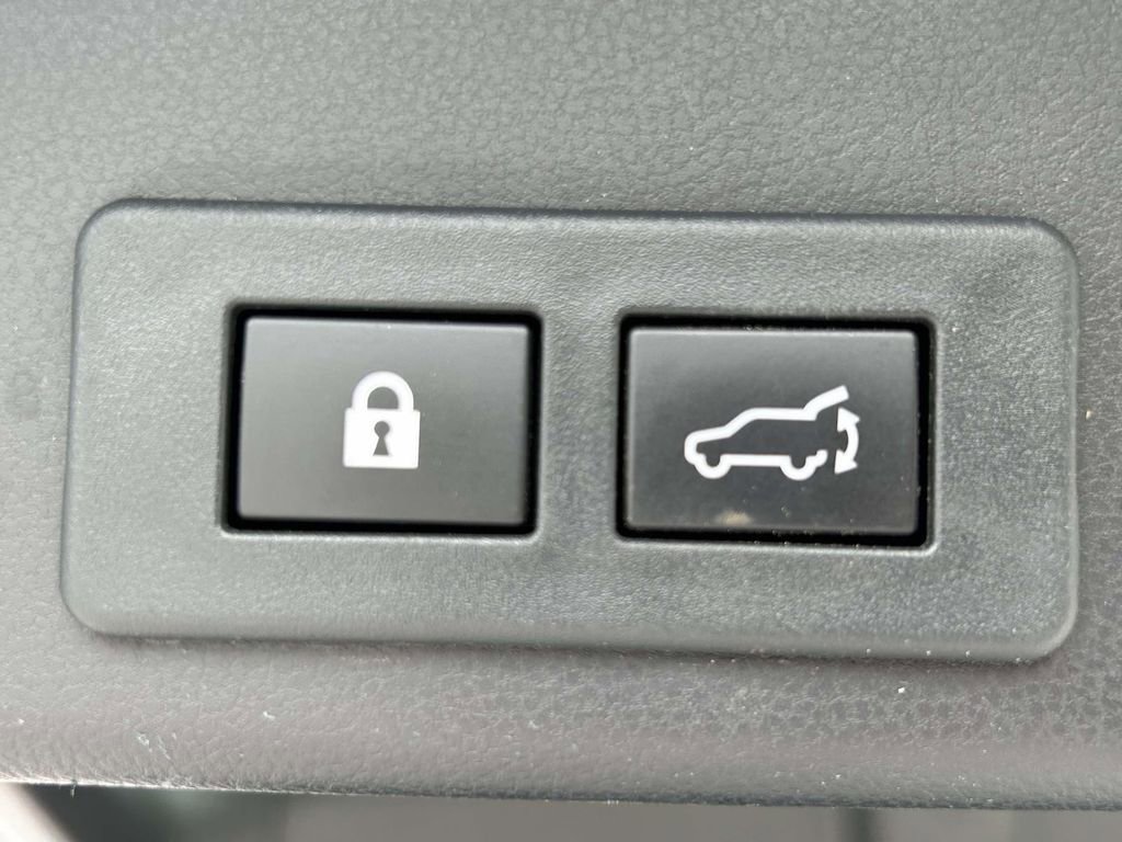 Used 2022 Subaru Ascent Touring AWD/4WD image 11