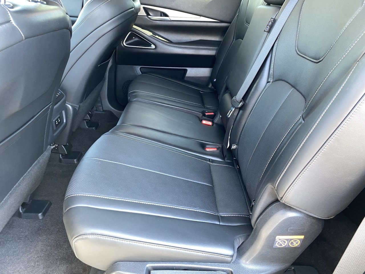 Certified 2027 INFINITI QX60 Luxe w/ Cargo Package FWD image 16