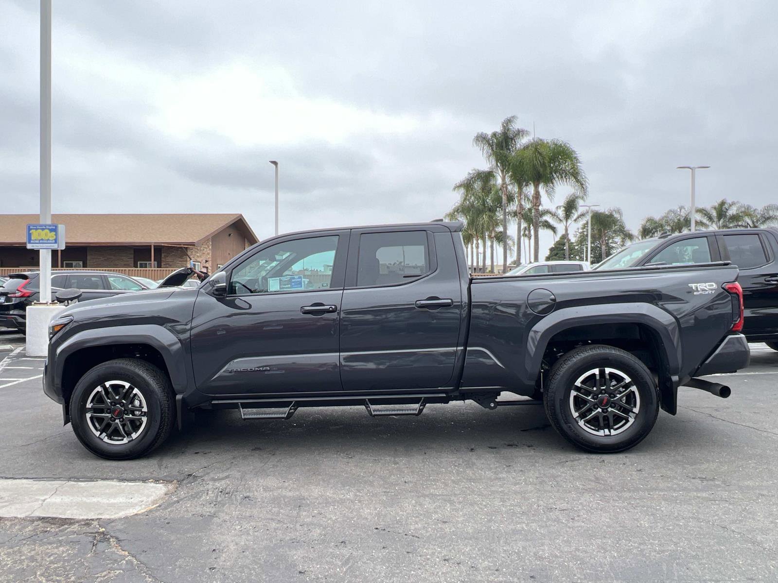 Used 2025 Toyota Tacoma TRD Sport w/ TRD Sport Upgrade Package RWD image 2