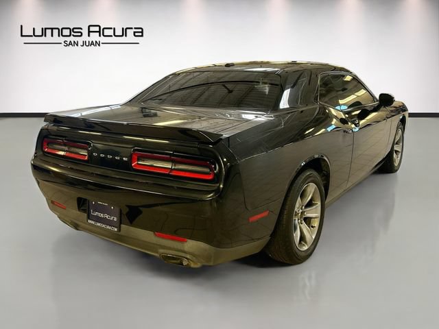 Used 2015 Dodge Challenger SXT RWD image 7