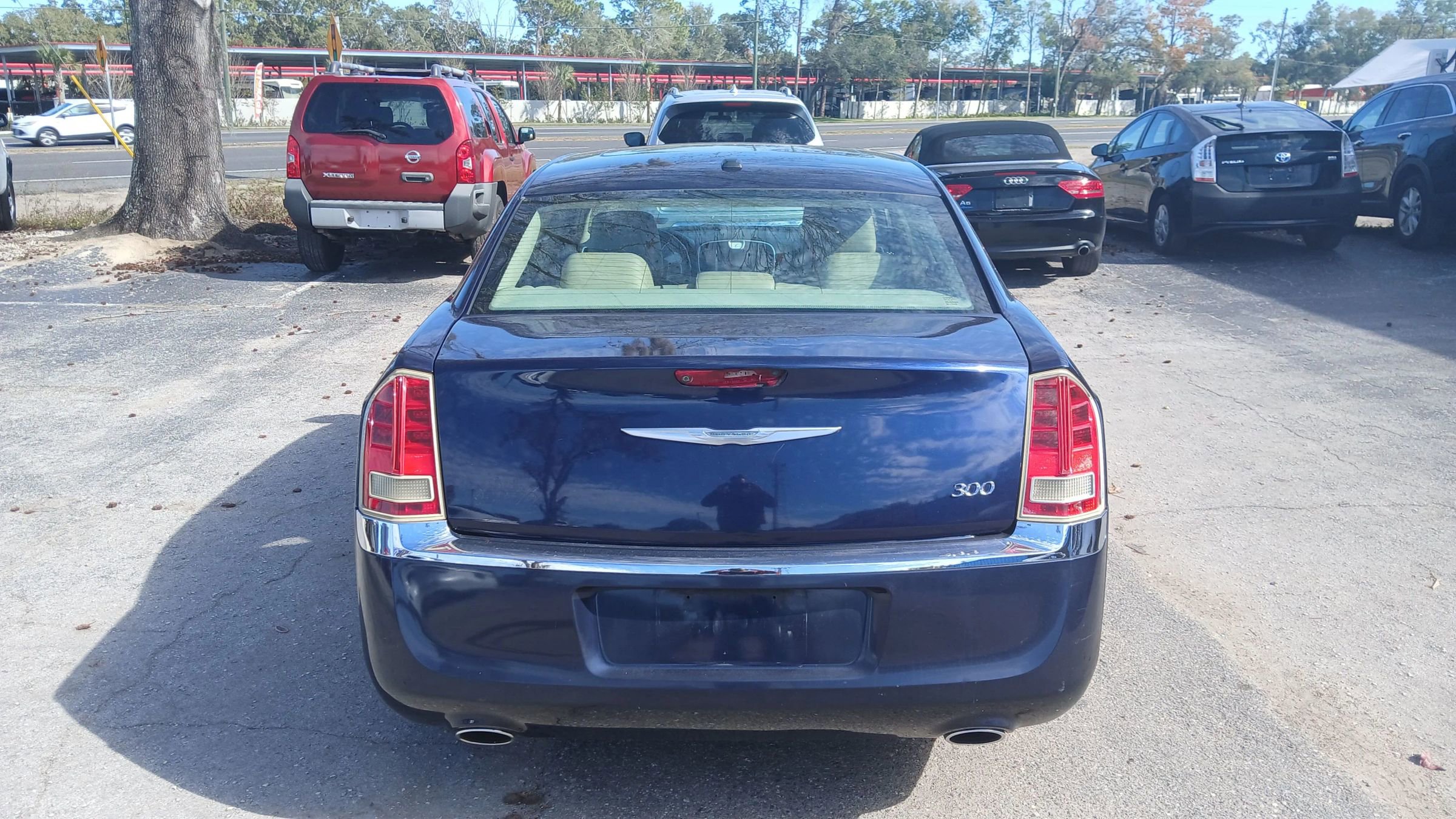 Used 2013 Chrysler 300 w/ Driver Convenience Group RWD image 6