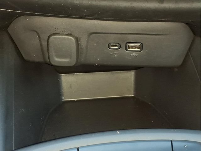 Used 2025 Chevrolet Trax RS w/ Driver Confidence Package FWD image 21