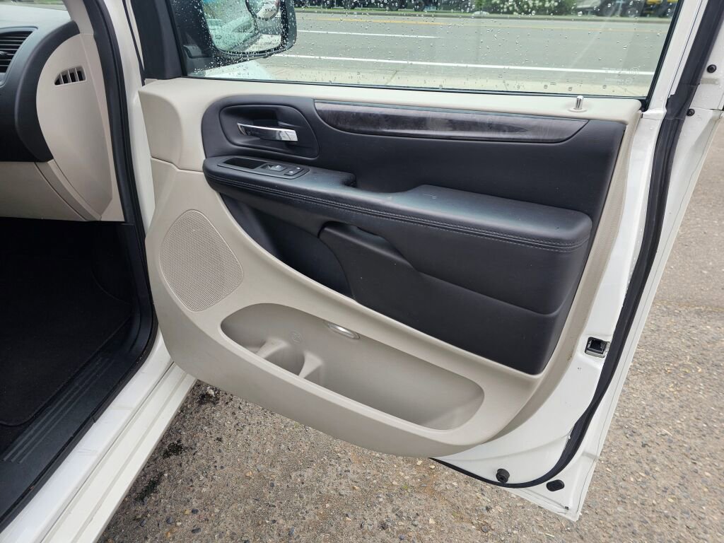 Used 2012 Dodge Grand Caravan SE FWD image 10