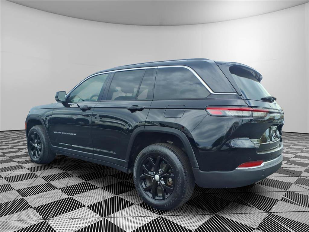 Used 2023 Jeep Grand Cherokee Limited AWD/4WD image 25