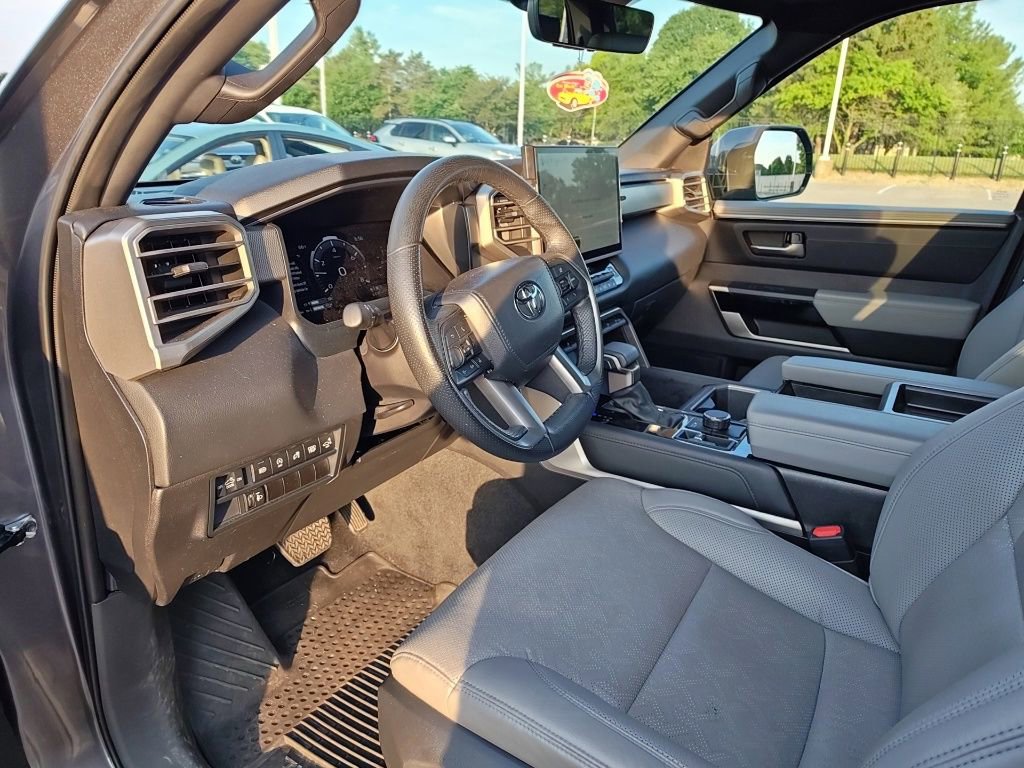 Used 2025 Toyota Tundra Limited AWD/4WD image 10