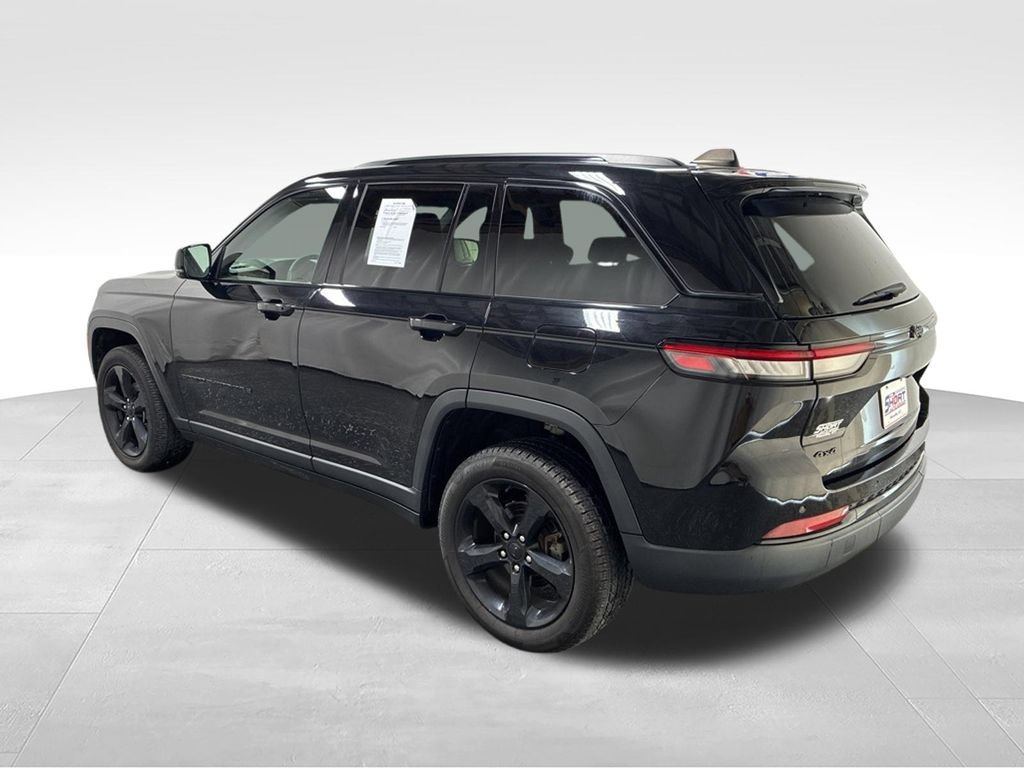 Used 2023 Jeep Grand Cherokee Altitude AWD/4WD image 8