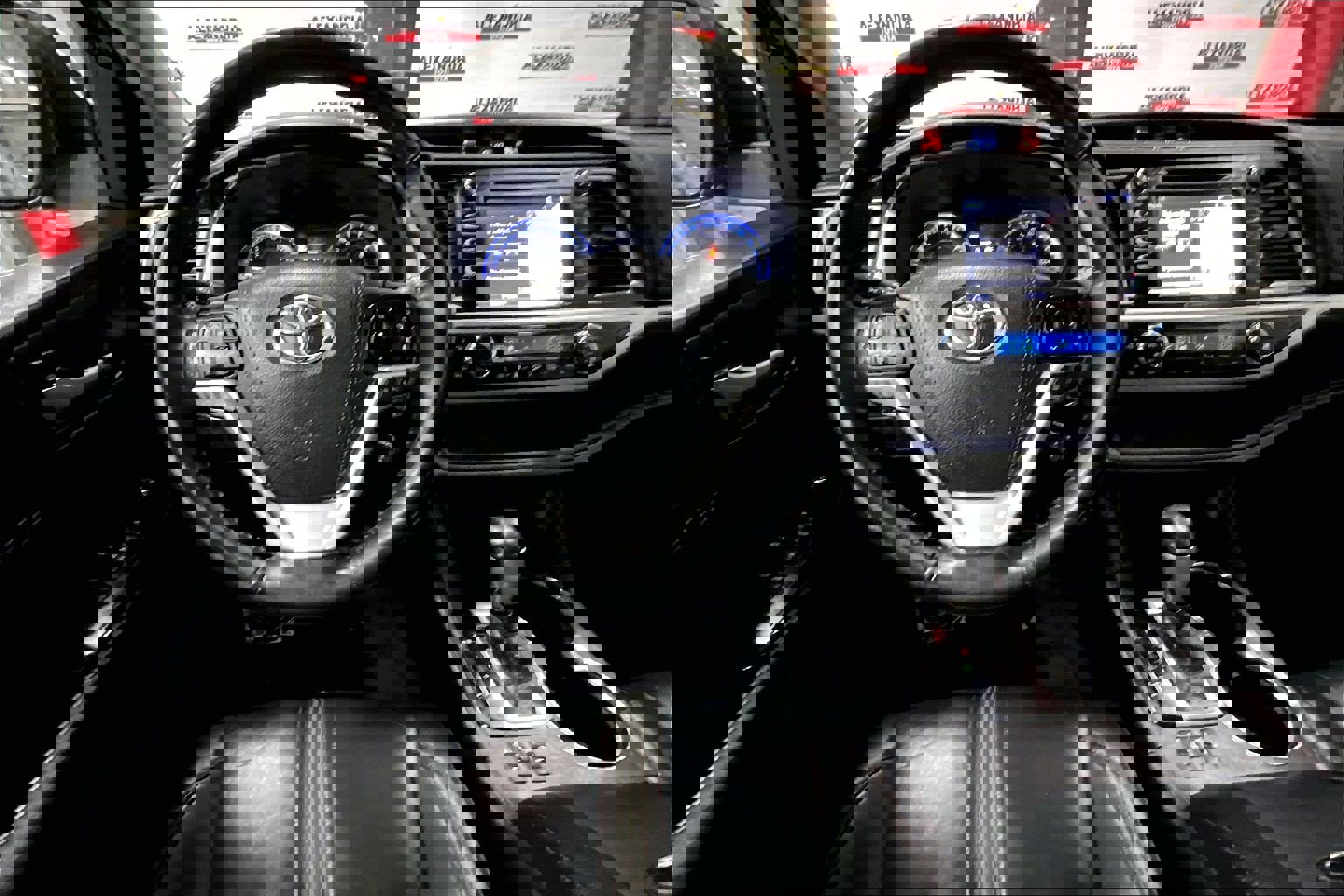 Used 2019 Toyota Highlander SE image 5