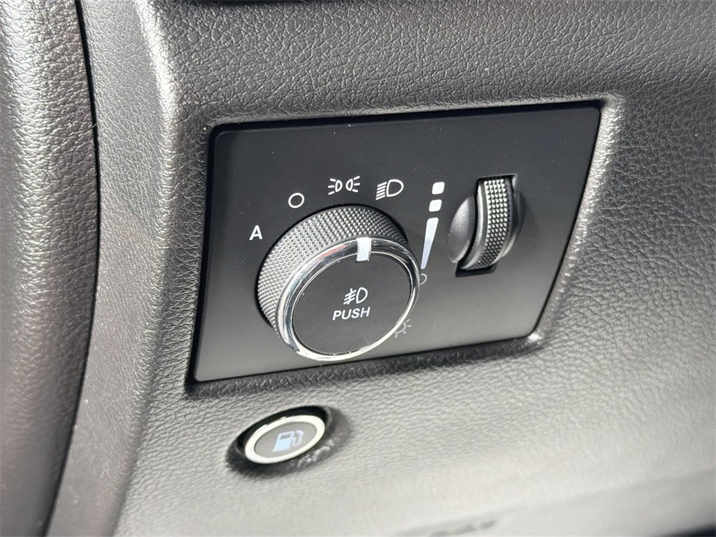 Used 2021 Jeep Grand Cherokee Altitude image 10