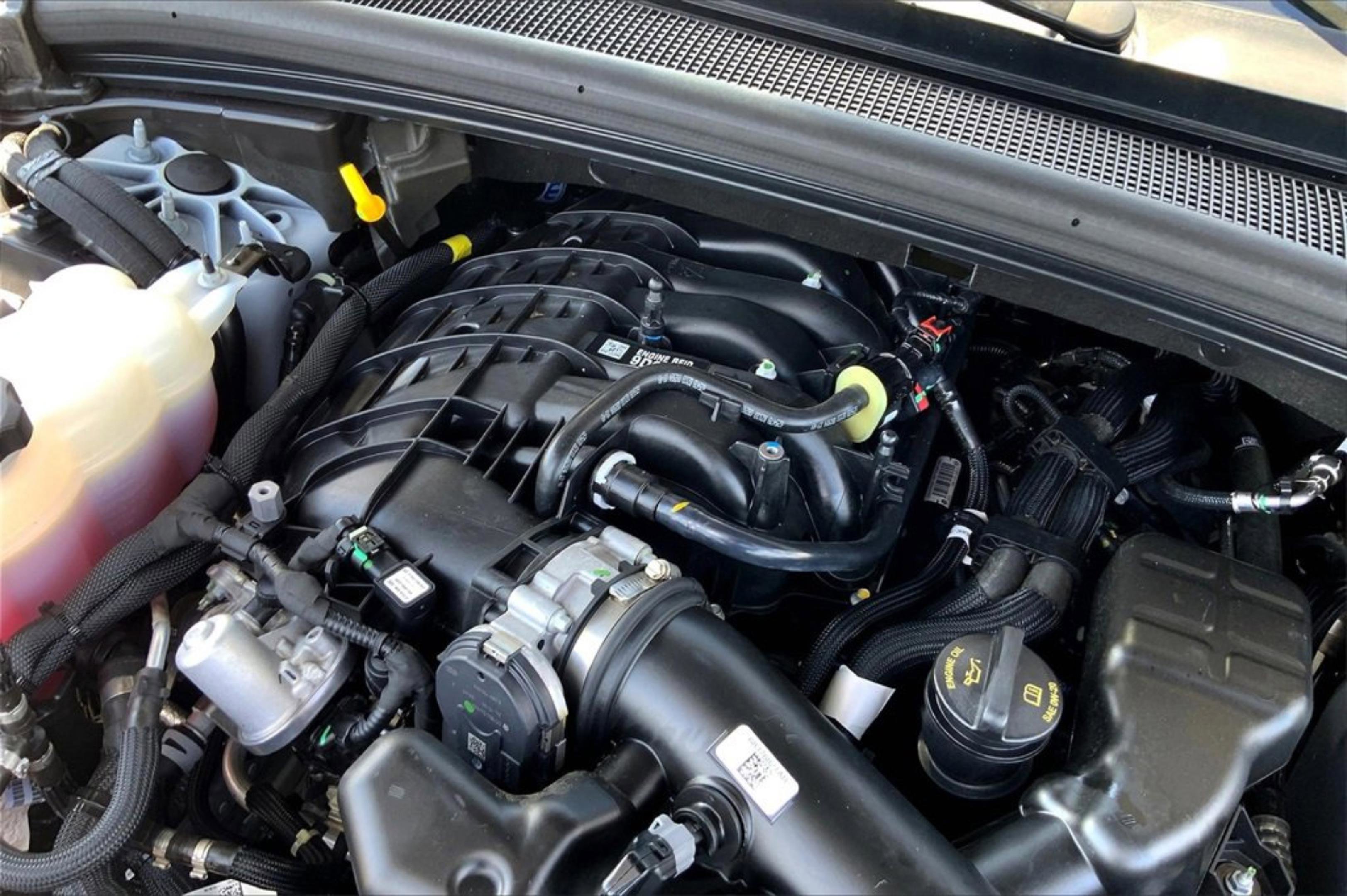 Used 2025 Jeep Grand Cherokee Laredo X image 32