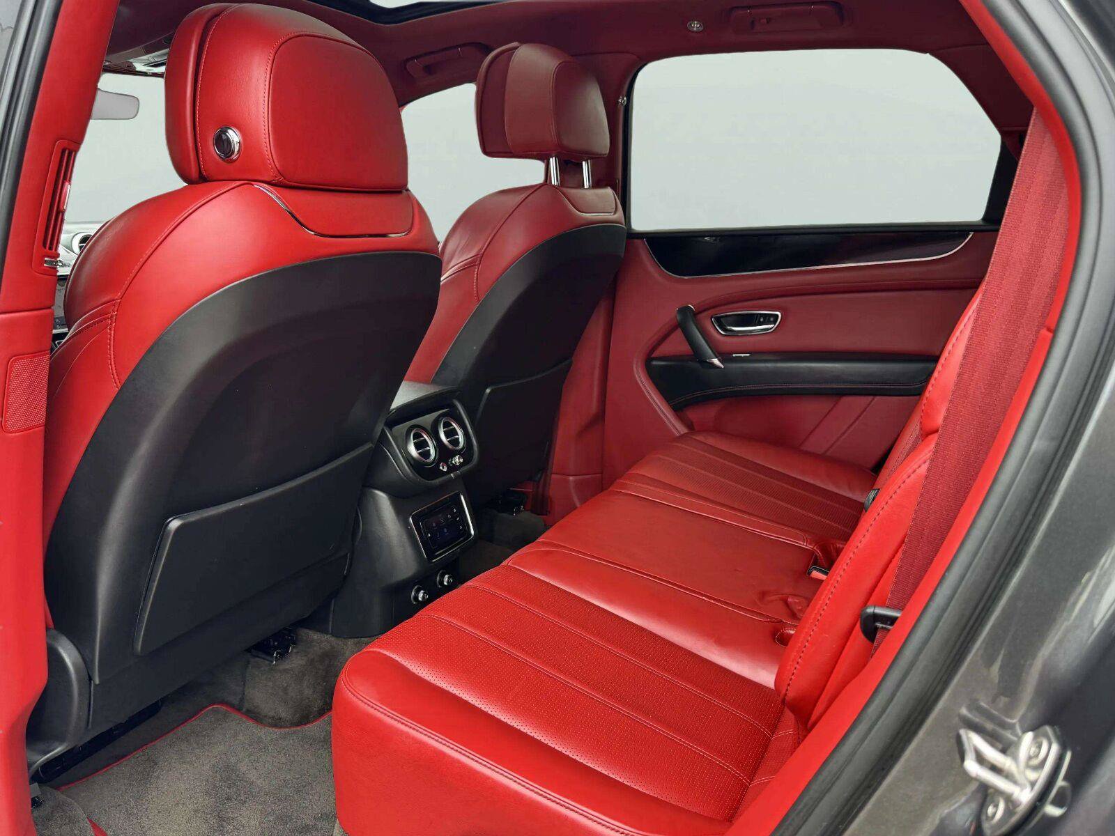 Used 2018 Bentley Bentayga AWD/4WD image 55