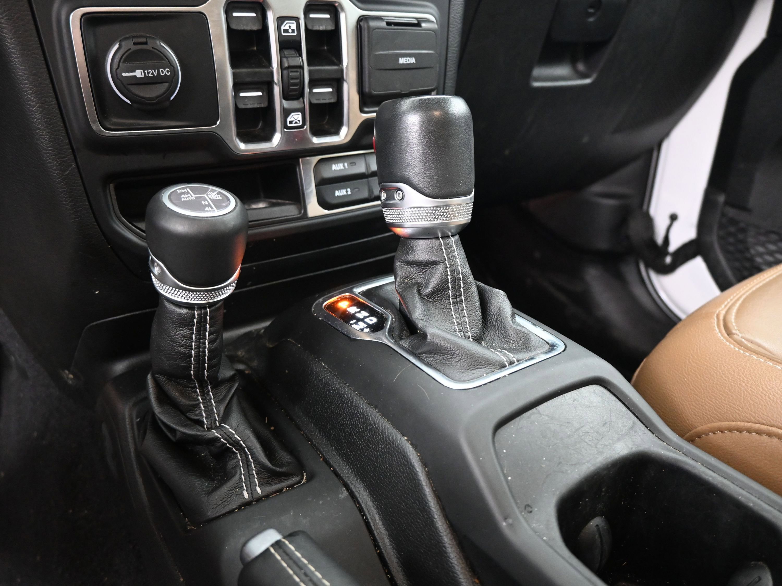 Used 2022 Jeep Wrangler Unlimited Sahara w/ Cold Weather Group image 15