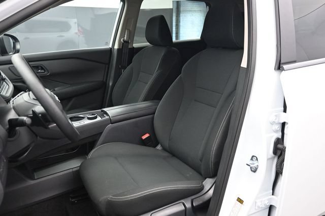 Used 2025 Nissan Rogue S AWD/4WD image 5