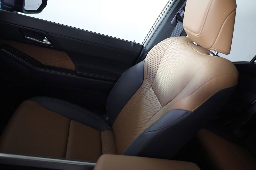 Used 2026 Lexus GX 550 550 Premium+ w/ Accessory Package (2T) image 37