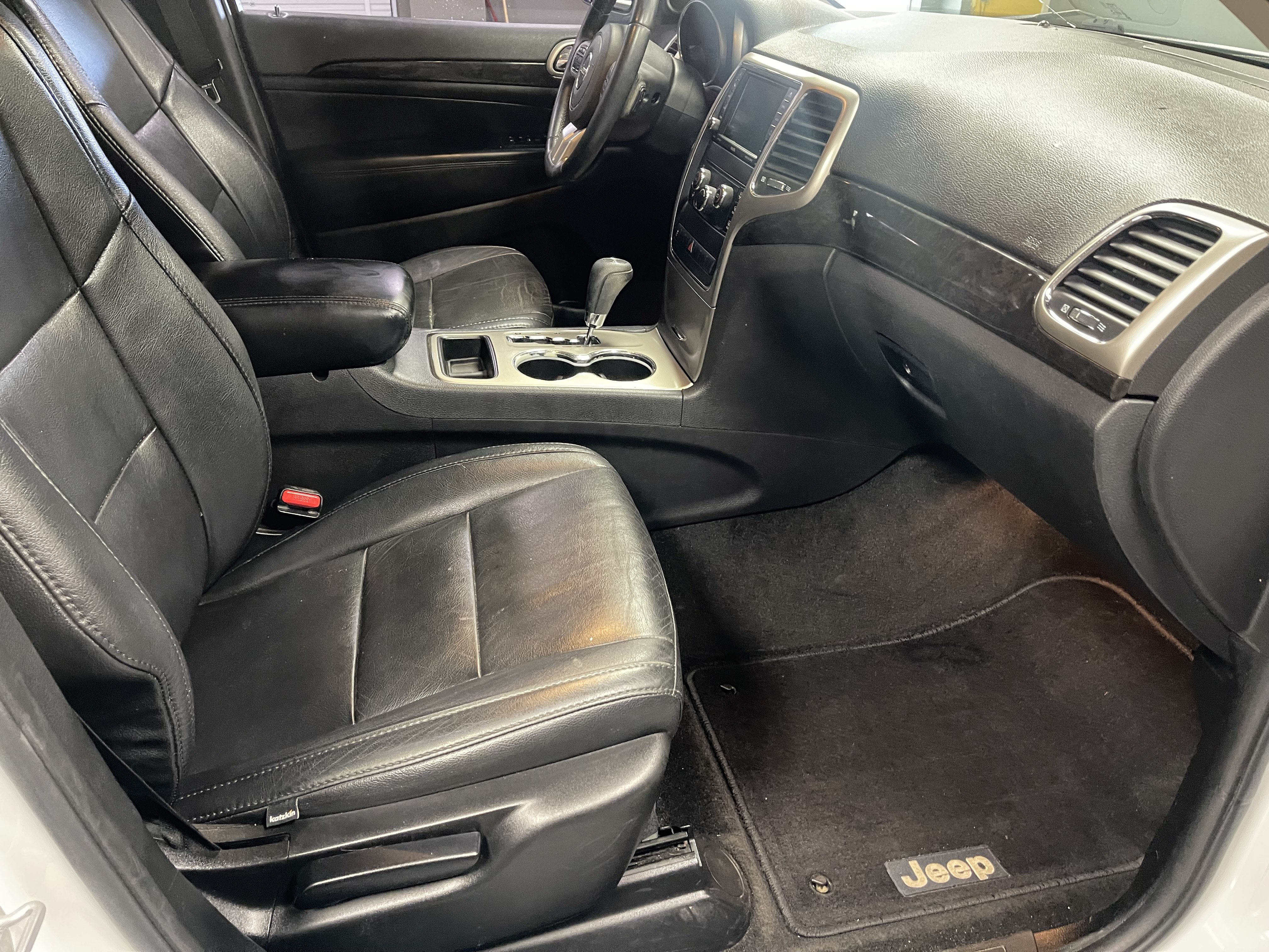 Used 2013 Jeep Grand Cherokee Laredo RWD image 14