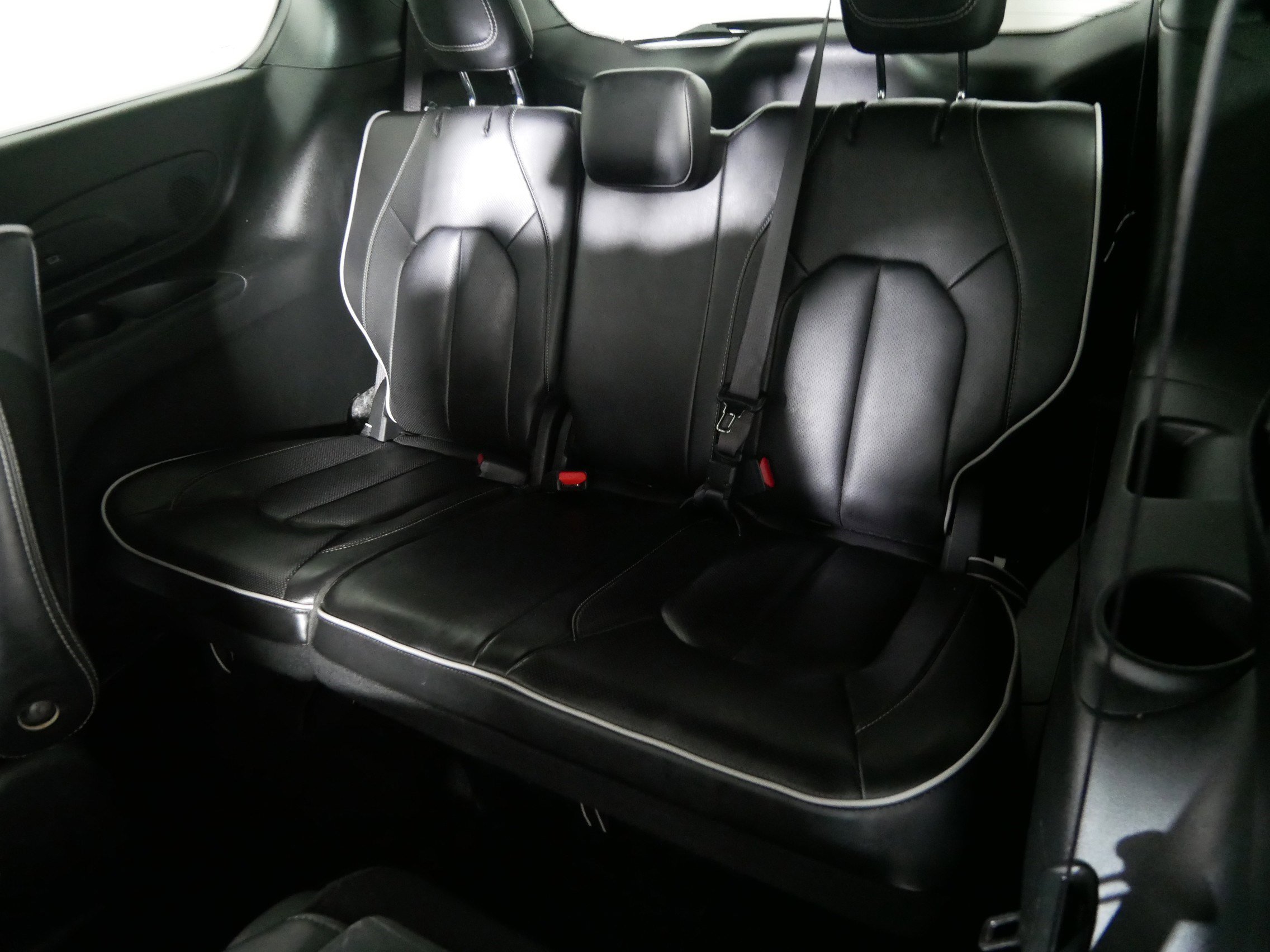 Used 2024 Chrysler Pacifica Premium FWD image 33