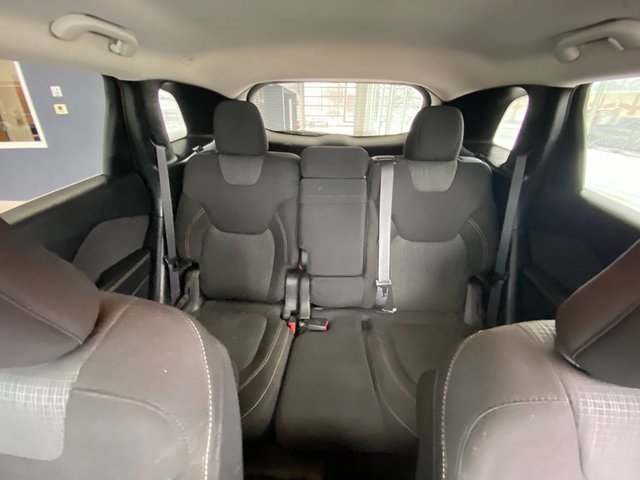 Used 2016 Jeep Cherokee Latitude w/ Cold Weather Group image 18