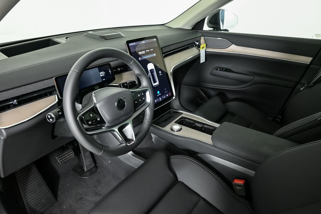 New 2025 Volvo EX90 Plus w/ Protection Package Premier image 4