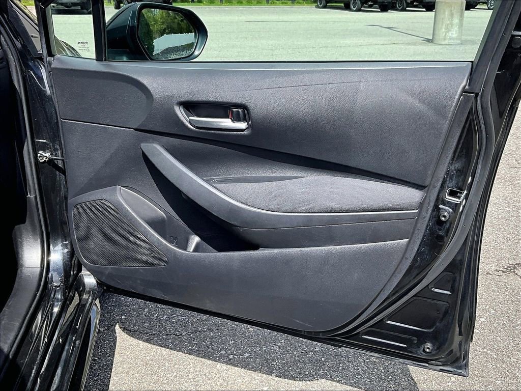 Used 2020 Toyota Corolla LE FWD image 12