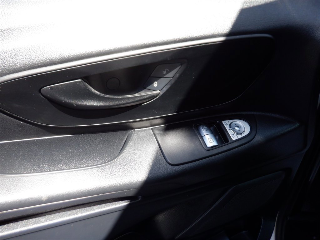 Used 2018 Mercedes-Benz Metris w/ Driver Comfort Package image 11