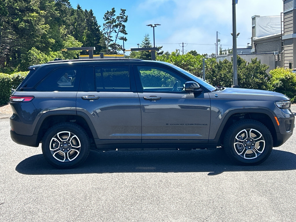 Used 2022 Jeep Grand Cherokee Trailhawk w/ Advanced Protech Group II AWD/4WD image 8