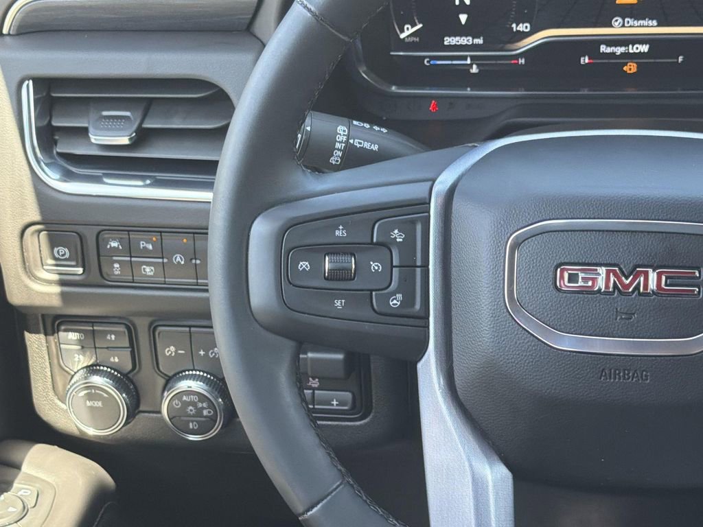 Used 2023 GMC Yukon XL SLT w/ SLT Premium Package AWD/4WD image 9