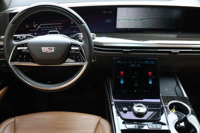 Used 2025 Cadillac Escalade Premium Luxury image 14