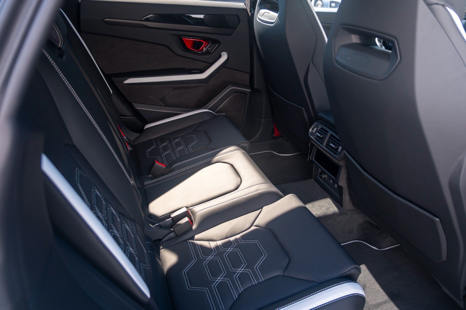 Used 2025 Lamborghini Urus SE AWD/4WD image 9