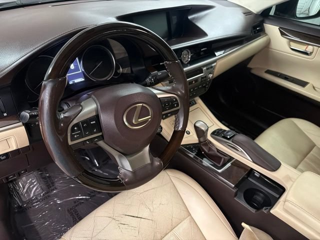Used 2018 Lexus ES 350 w/ Luxury Package w/Wood Trim FWD image 11