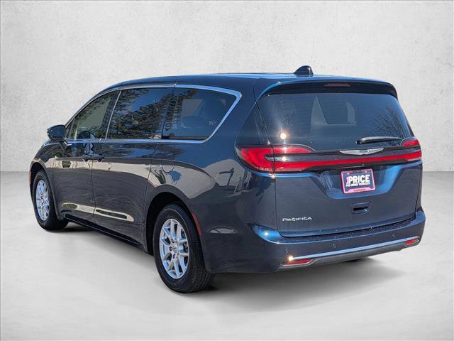 Used 2023 Chrysler Pacifica Touring-L image 8