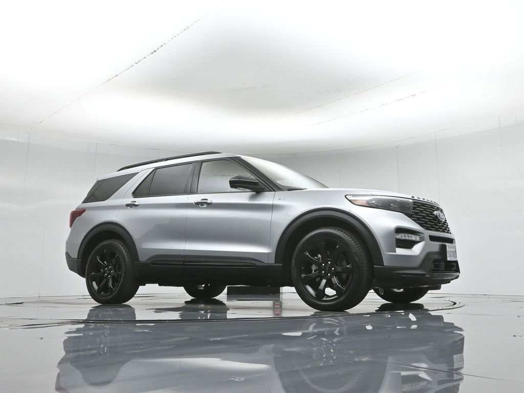 Used 2023 Ford Explorer ST-Line w/ Class IV Trailer Tow Package image 4