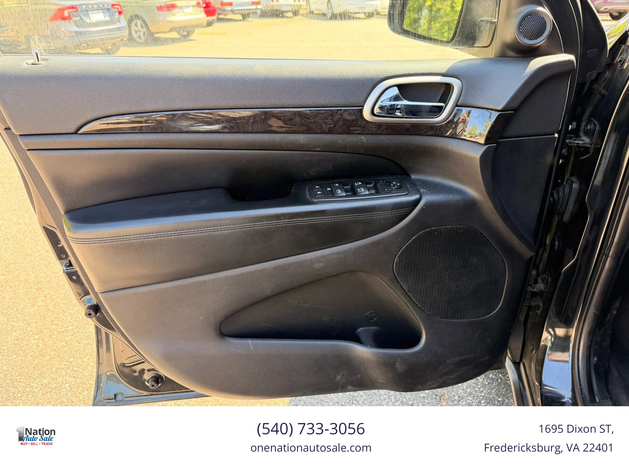 Used 2011 Jeep Grand Cherokee Laredo AWD/4WD image 13
