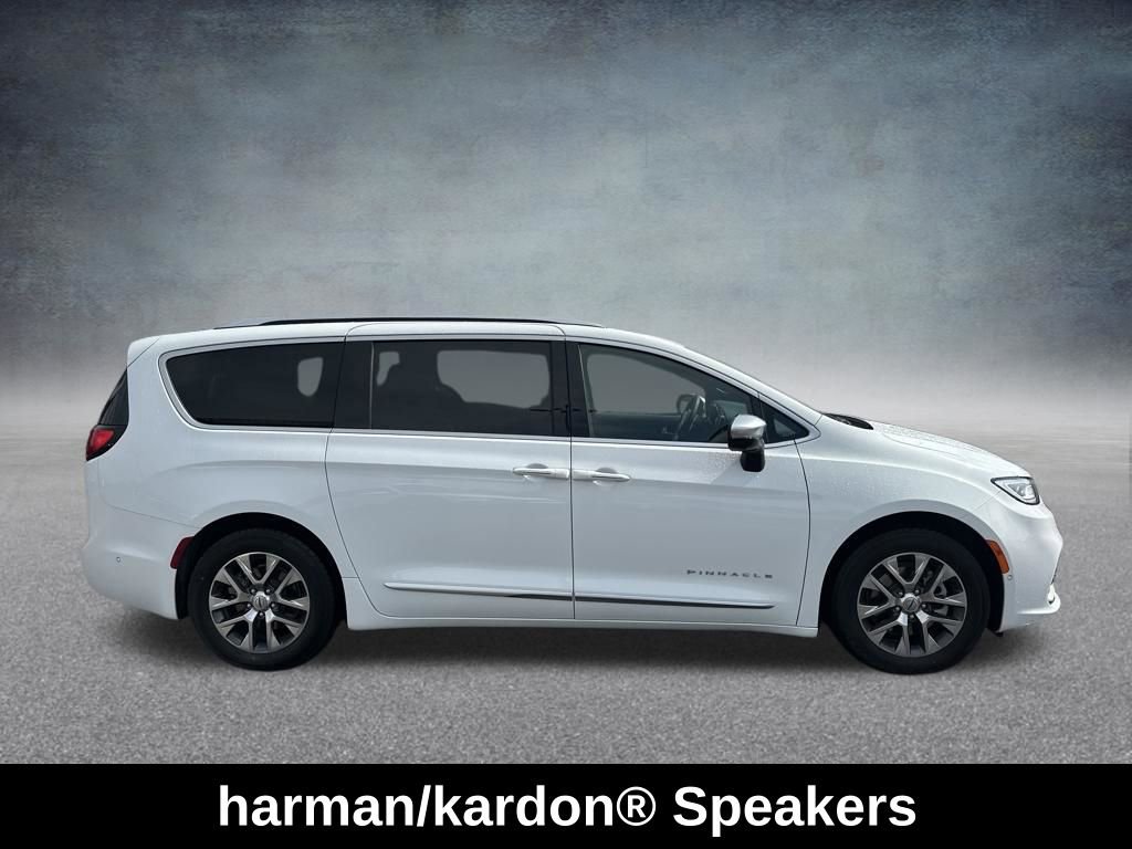 Used 2023 Chrysler Pacifica Pinnacle FWD image 7