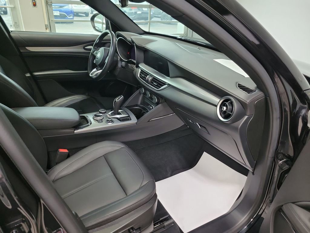 Used 2024 Alfa Romeo Stelvio Ti image 29