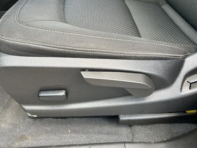 Used 2022 Chevrolet Colorado LT w/ Safety Package image 13