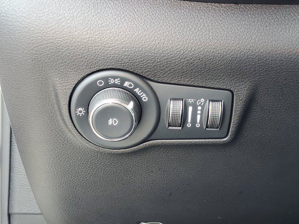 Used 2023 Jeep Compass Limited AWD/4WD image 8
