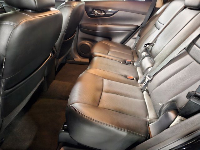 Used 2017 Nissan Rogue SL w/ SL Premium Package FWD image 16